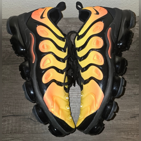 Men's VaporMax Plus 'Sunset Crimson' - Picture 5 of 7